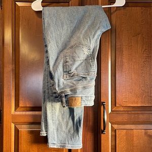 American Eagle mom jean, high rise, and stretch